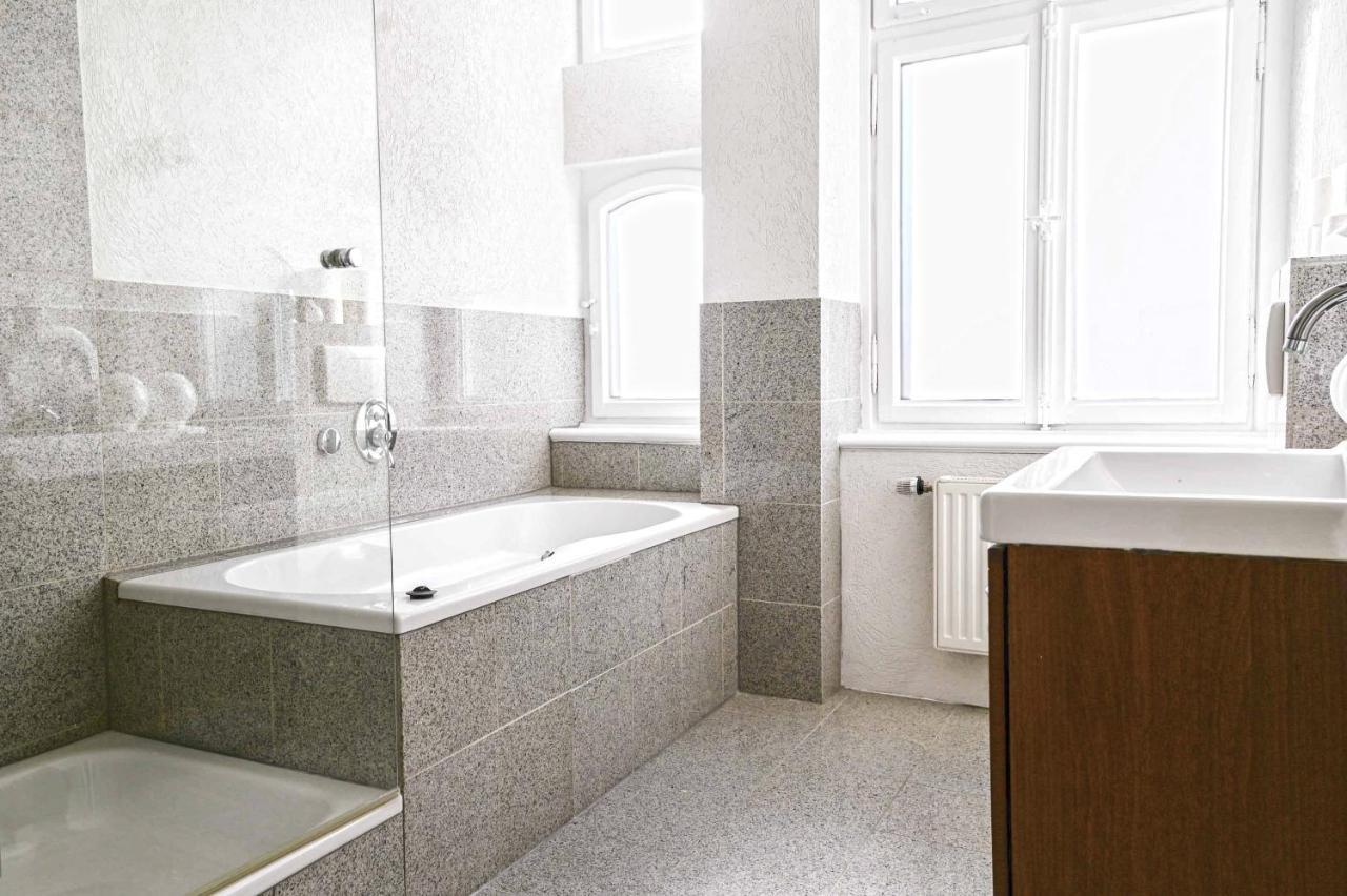 120Qm Denkmal Apartment In Krefeld Mit Stuck Und Balkon - Beuys Apartments - Κρέφελντ Εξωτερικό φωτογραφία